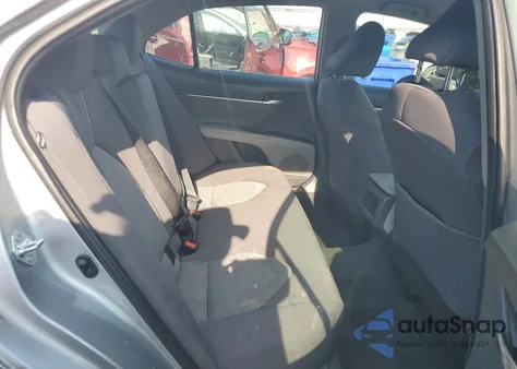 2022 Toyota Camry Le z USA, uszkodzony, nr VIN 4T1C11AK6NU033015